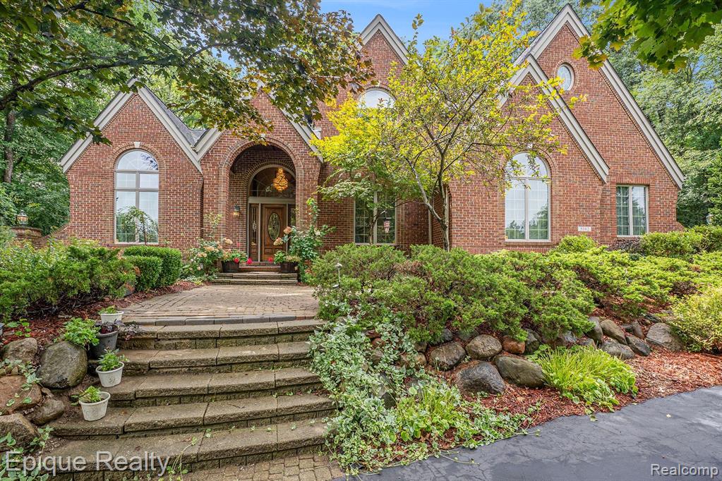 5082 Walnut Hills Drive