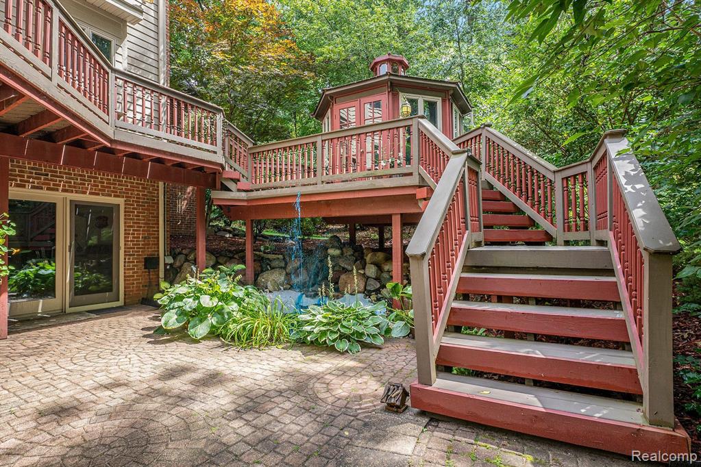5082 Walnut Hills Drive