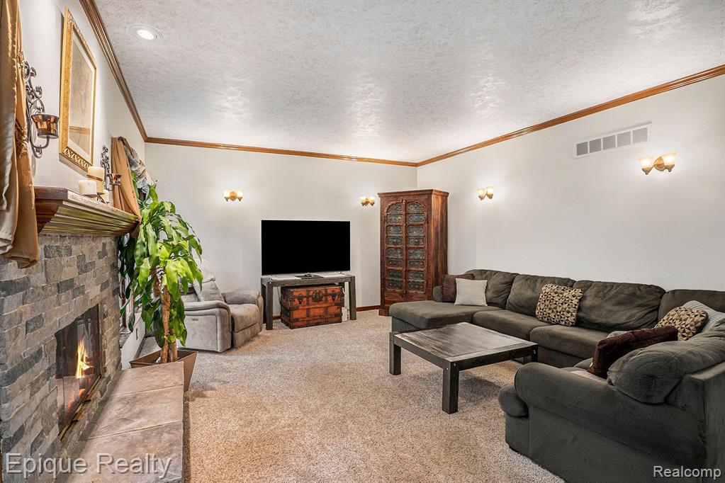 5082 Walnut Hills Drive