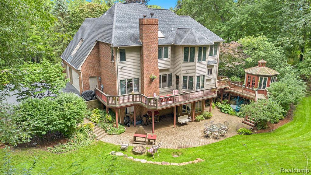5082 Walnut Hills Drive