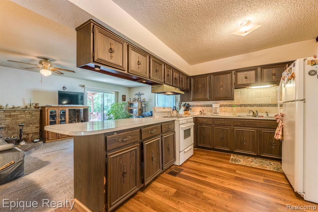 7139 Main