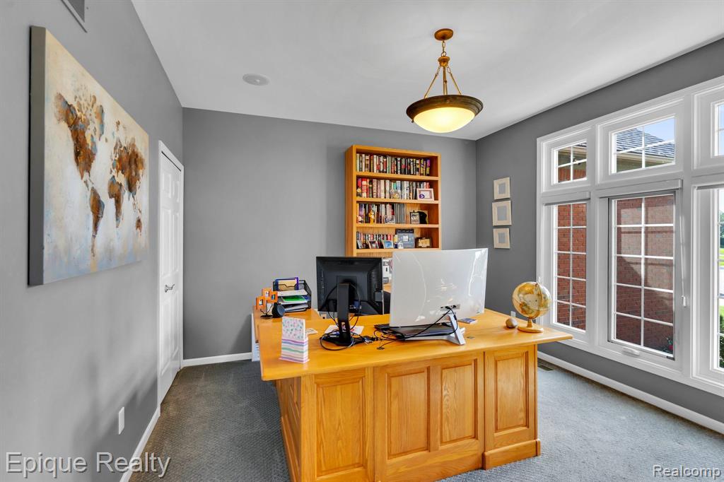 858 Woodside Court