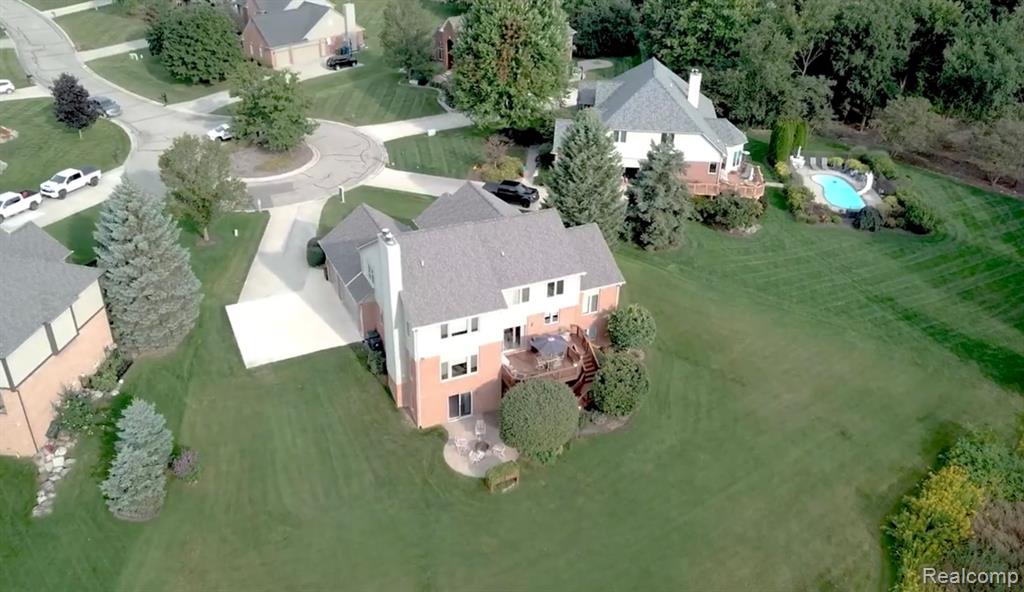 858 Woodside Court