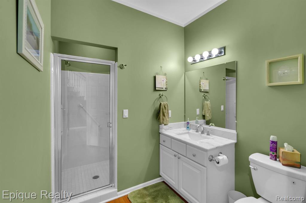 858 Woodside Court
