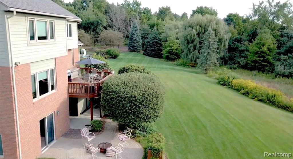858 Woodside Court