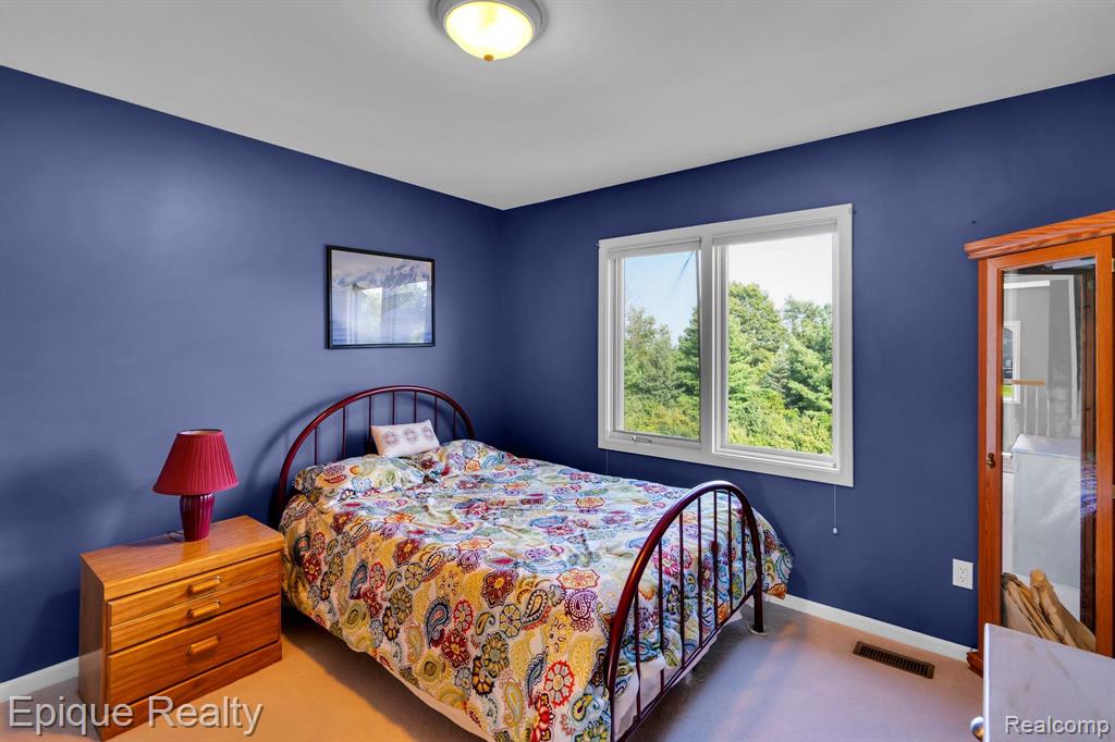 858 Woodside Court
