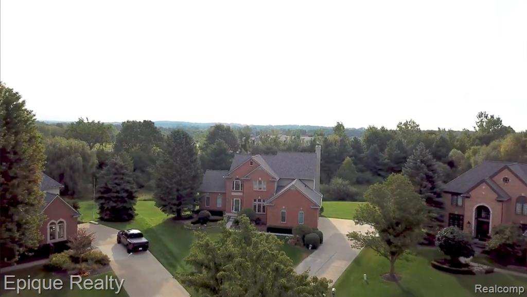 858 Woodside Court