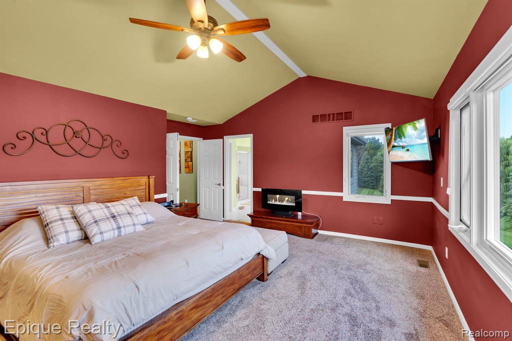858 Woodside Court