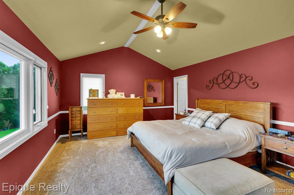 858 Woodside Court
