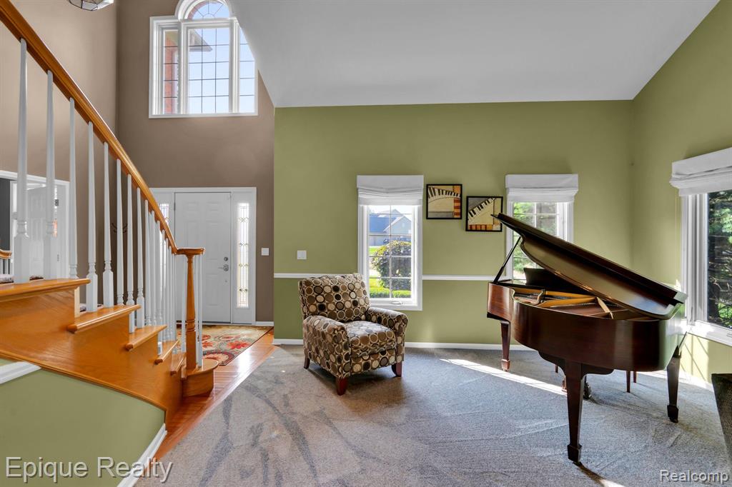 858 Woodside Court