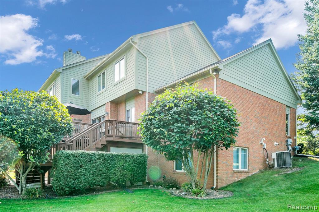 858 Woodside Court