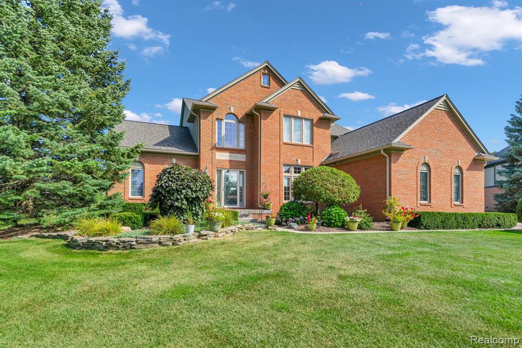 858 Woodside Court