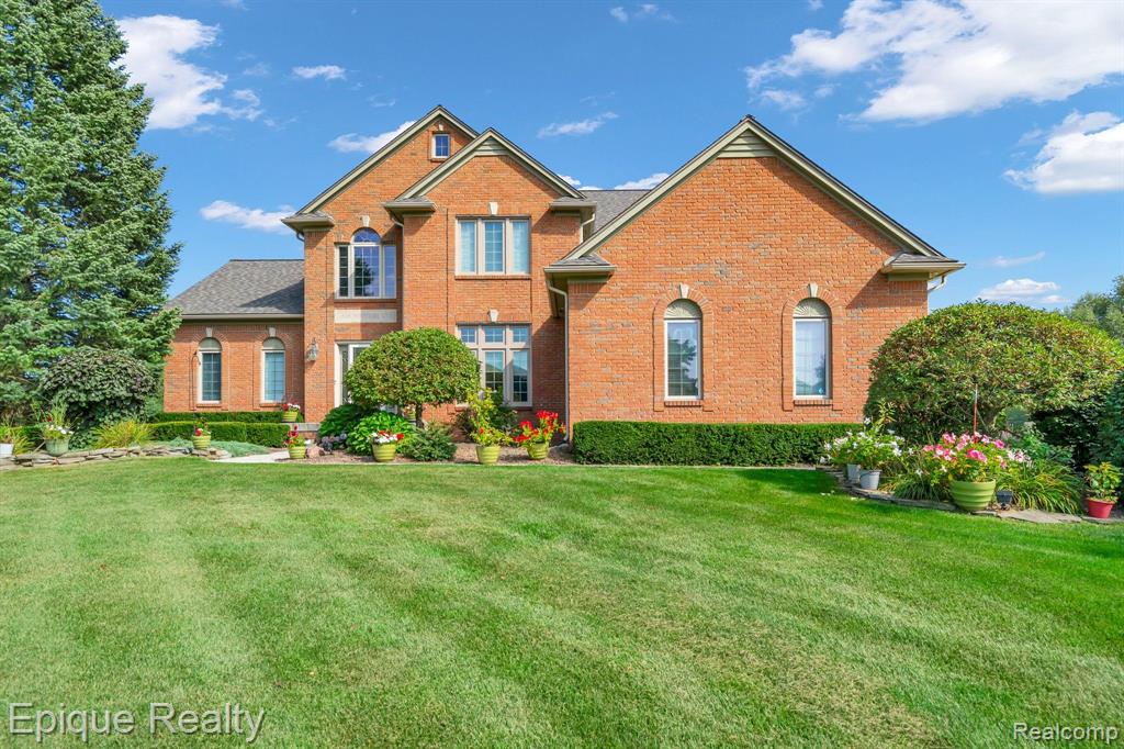 858 Woodside Court