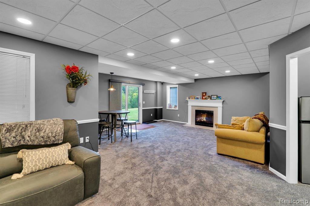858 Woodside Court