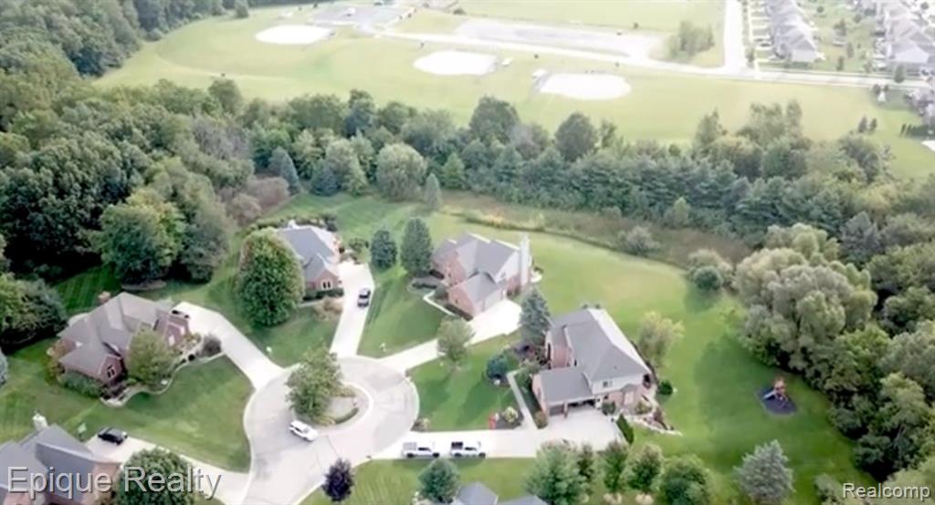 858 Woodside Court