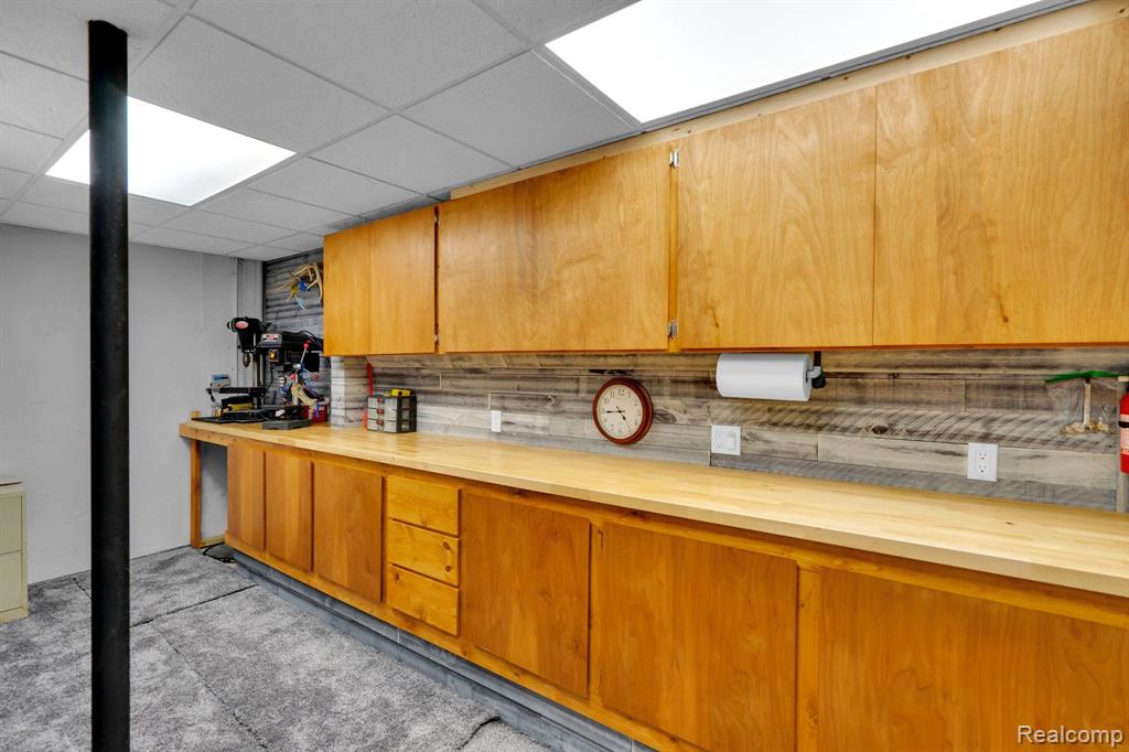 858 Woodside Court