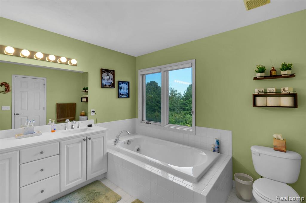 858 Woodside Court