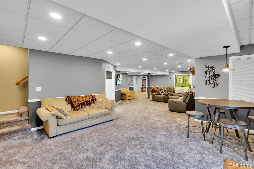 858 Woodside Court