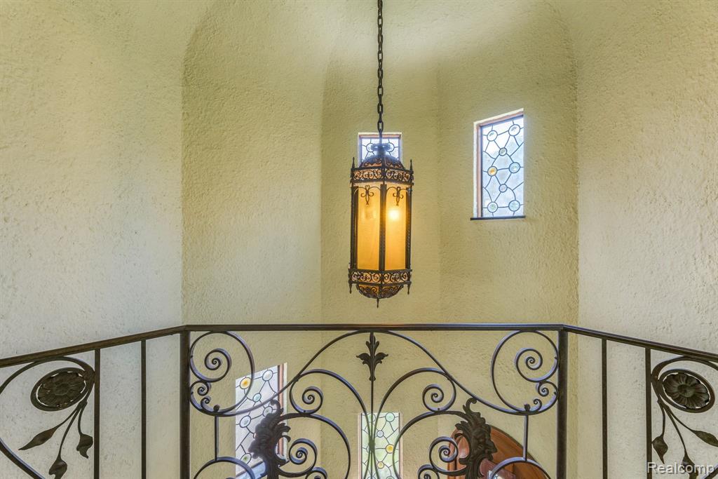 16886 La Salle Avenue