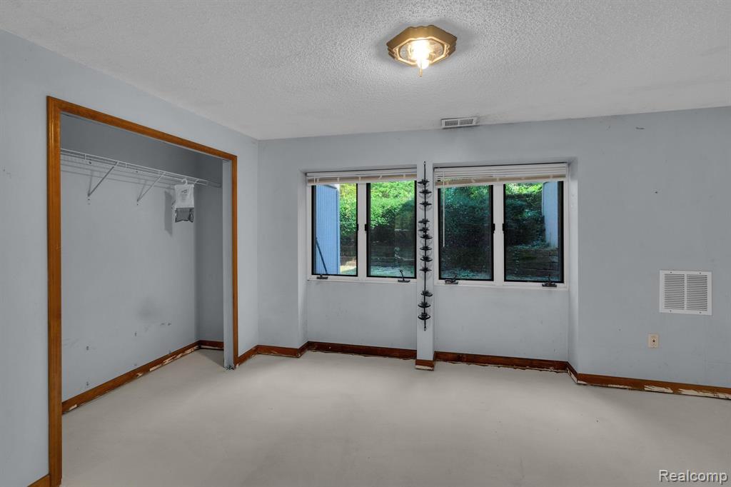 13095 Woodland Trail