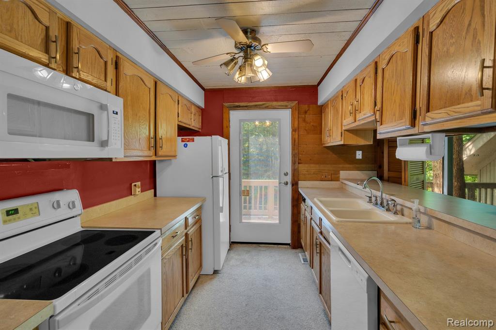 13095 Woodland Trail