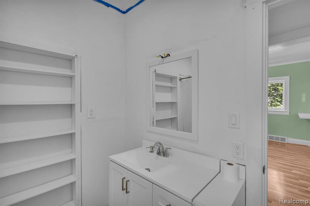 2306 N Bond Street