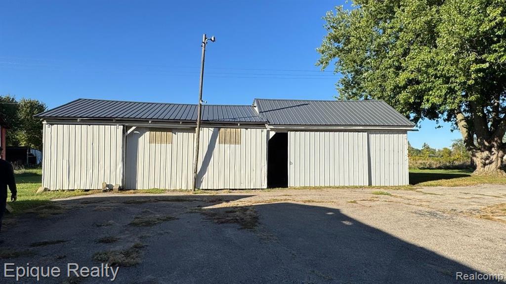 8075 Almont