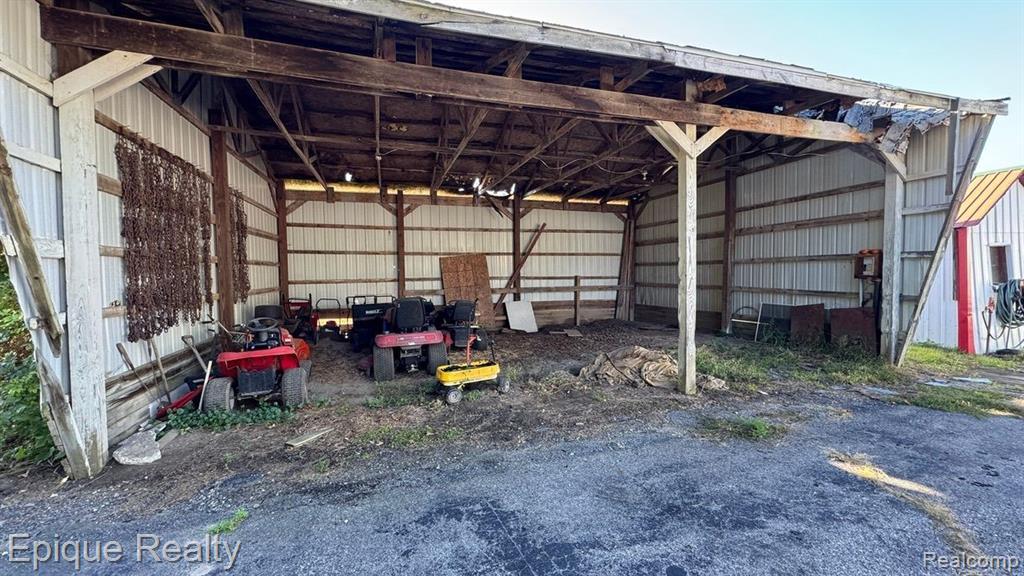 8075 Almont