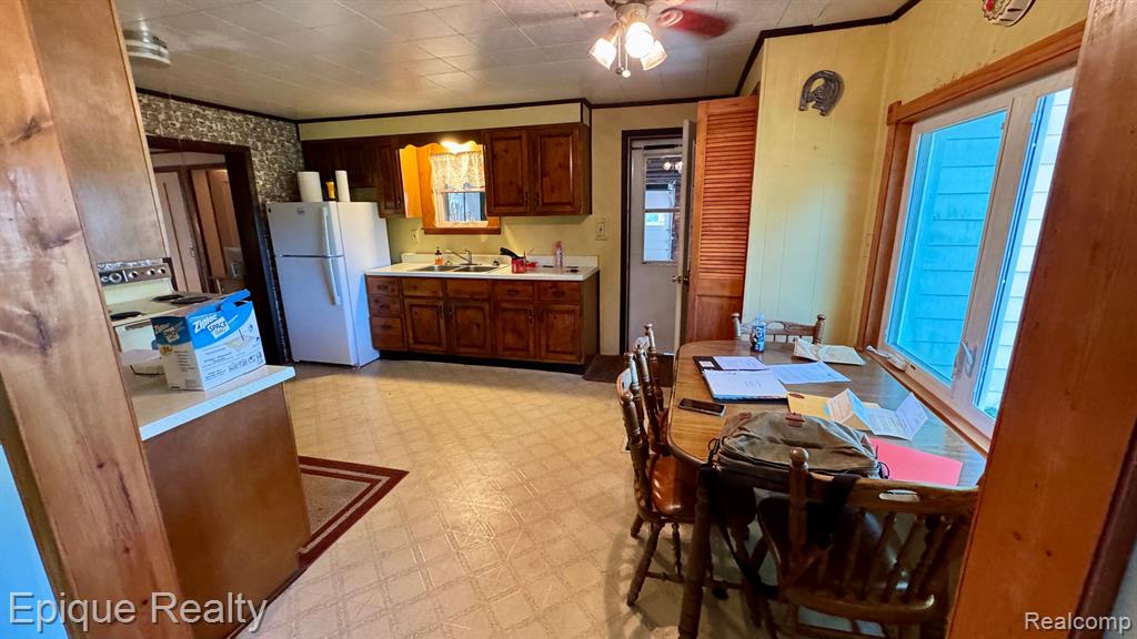 8075 Almont
