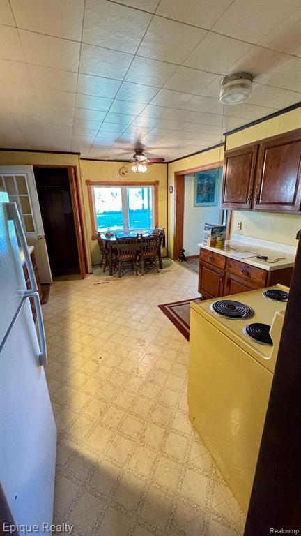 8075 Almont