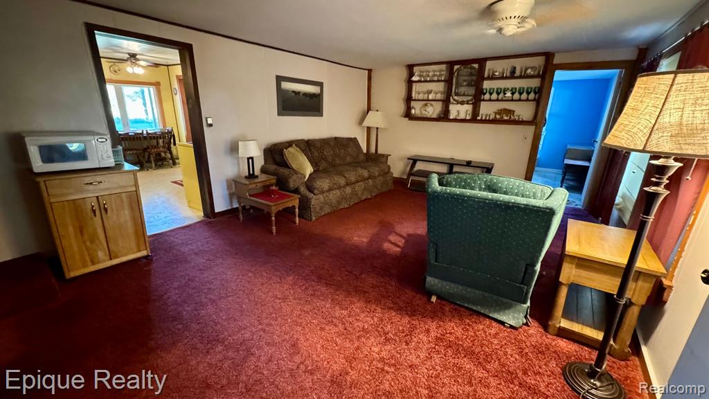 8075 Almont