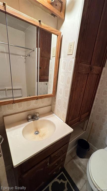 8075 Almont