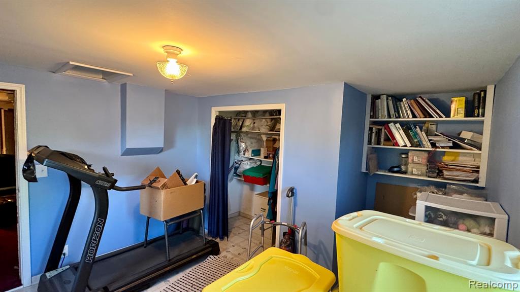 8075 Almont