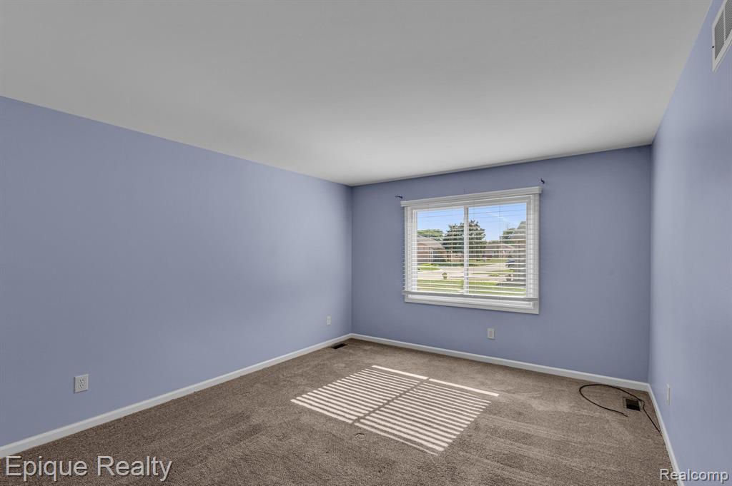 42225 Spruce Lane