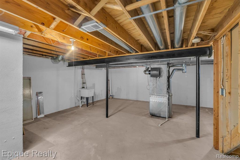 42225 Spruce Lane