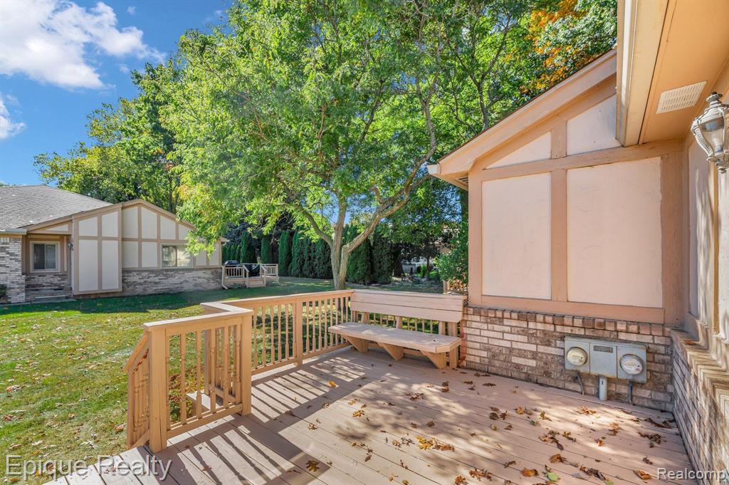 42225 Spruce Lane
