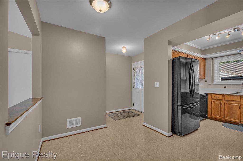 42225 Spruce Lane