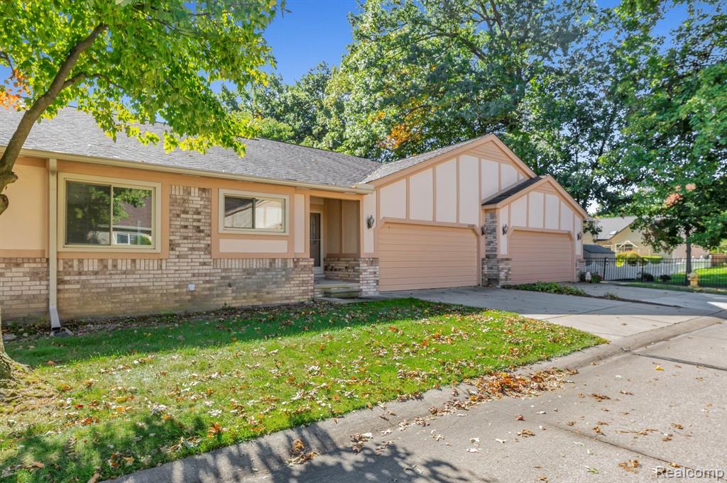42225 Spruce Lane