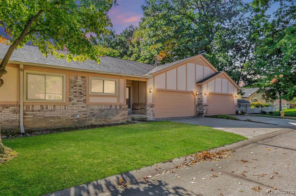 42225 Spruce Lane