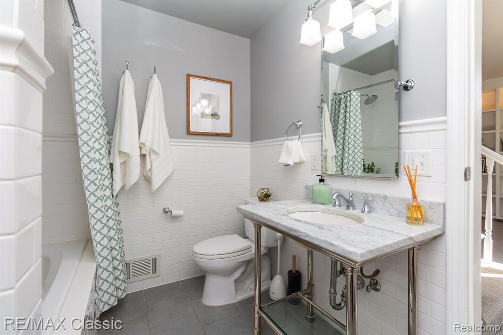 3172 Parker Drive