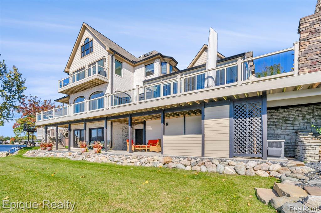 997 Thompson Shore Drive