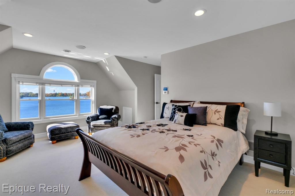 997 Thompson Shore Drive