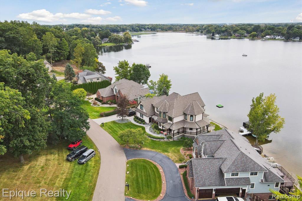 997 Thompson Shore Drive