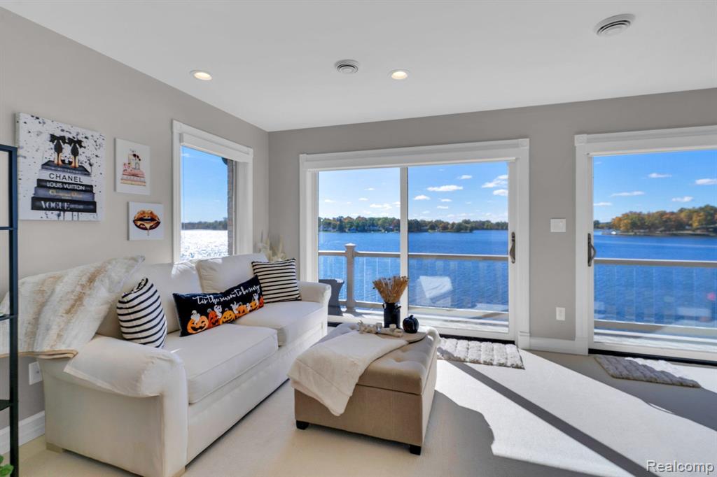 997 Thompson Shore Drive