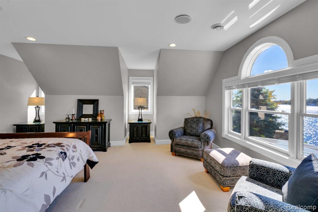 997 Thompson Shore Drive