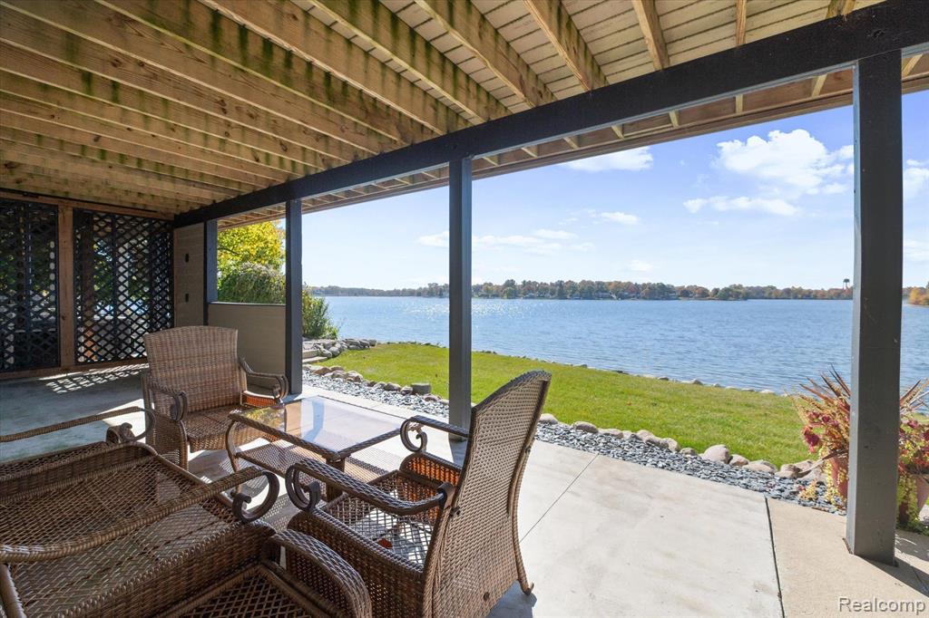 997 Thompson Shore Drive