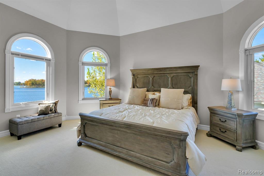 997 Thompson Shore Drive