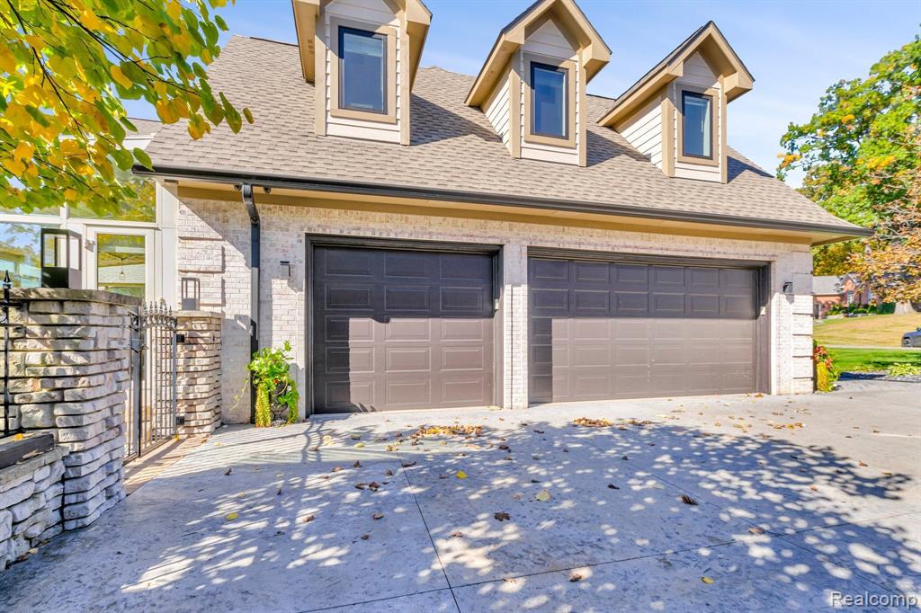997 Thompson Shore Drive