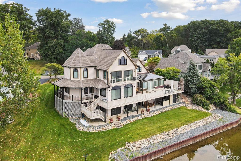 997 Thompson Shore Drive