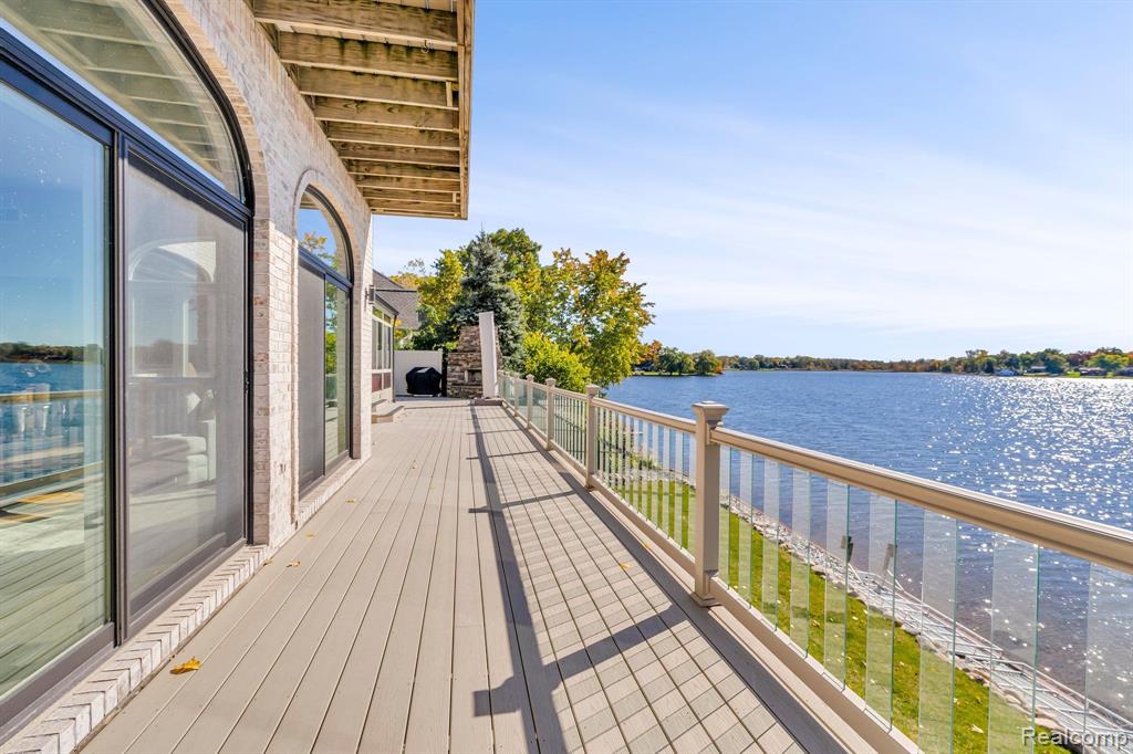 997 Thompson Shore Drive